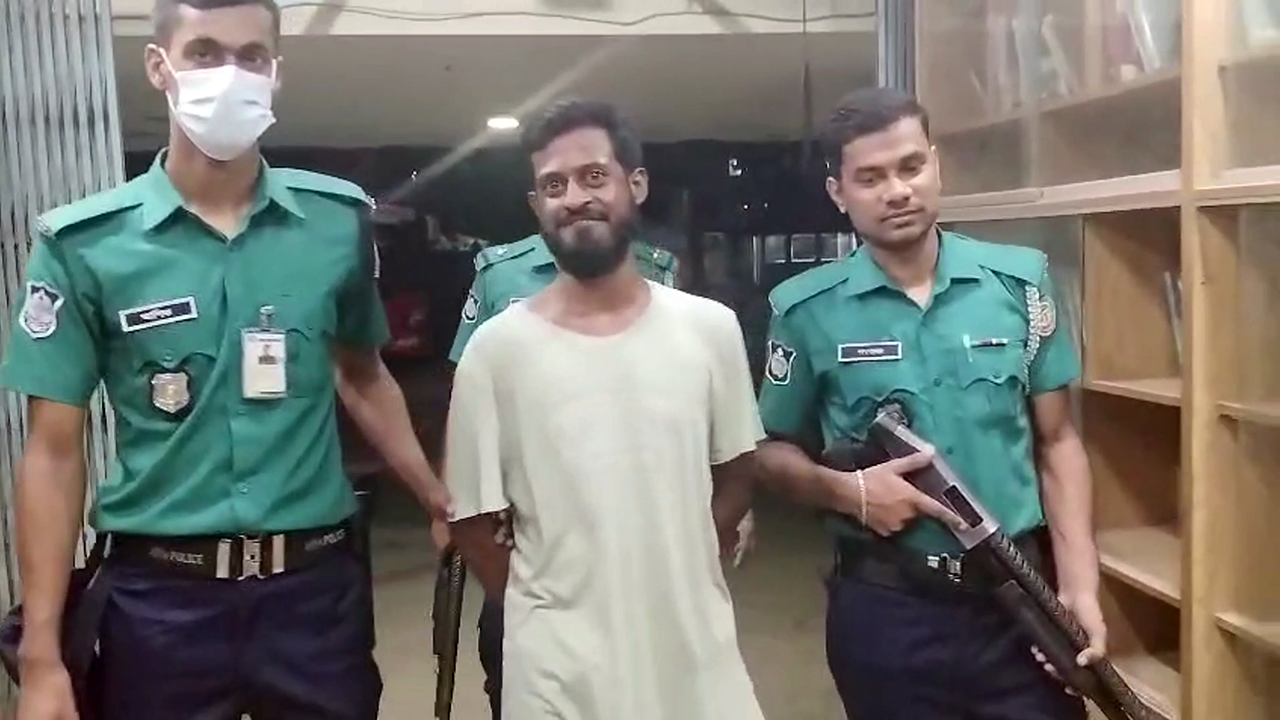 সাংবাদিক নির্যাতনের ঘটনায় গ্রেপ্তার ২, রসিকের তিন কর্মকর্তাকে বদলি