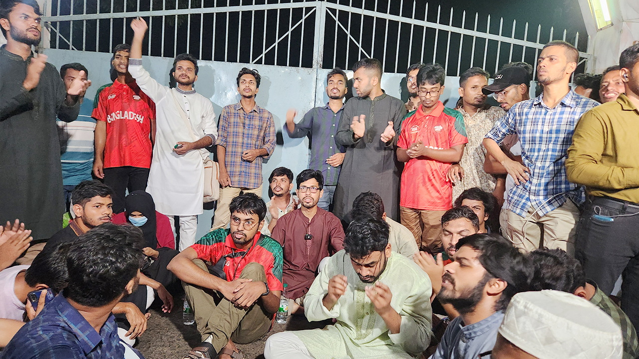 পোষ্য কোটা পুনর্বহালের প্রতিবাদে উত্তাল রাবি