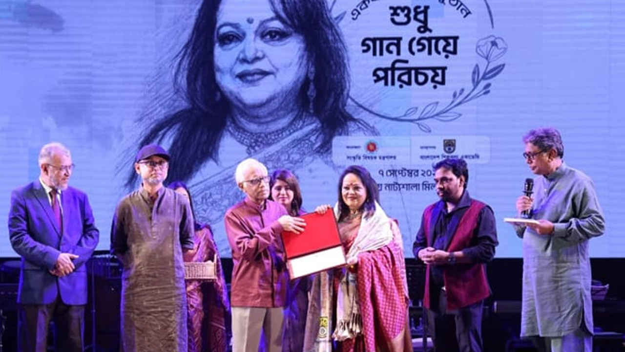 সাবিনা ইয়াসমিনকে রাষ্ট্রীয় সম্মাননা প্রদান