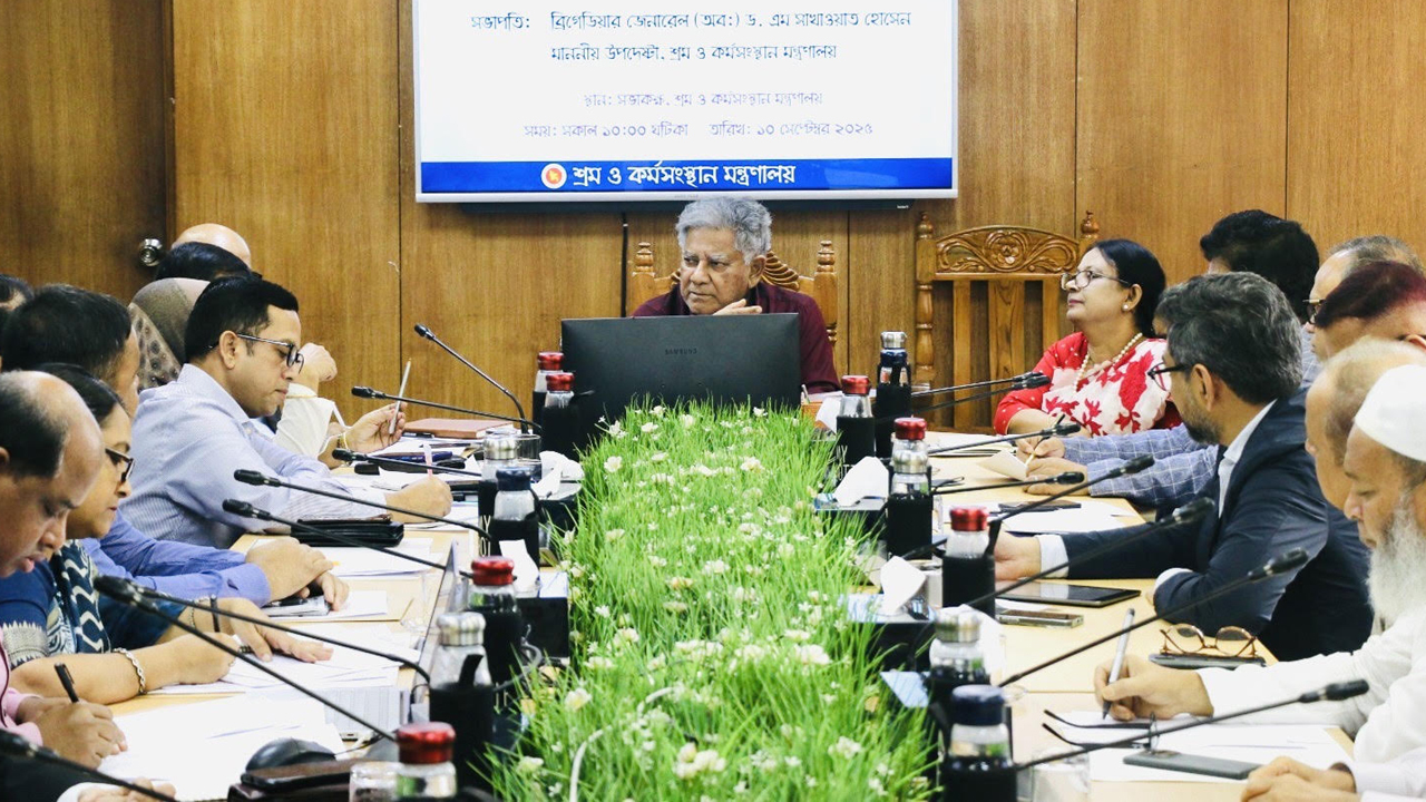 শ্রমিকদের পাওয়া পরিশোধে ঋণ নিলেও টাকা ফেরত দিচ্ছে না ৯ গার্মেন্টস গ্রুপ