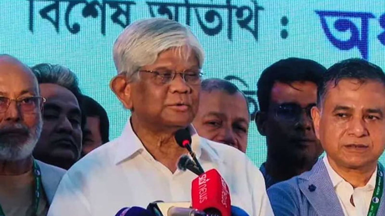 হাজার কোটি টাকার মালিকরা এখন দৌড়ে বেড়াচ্ছেন