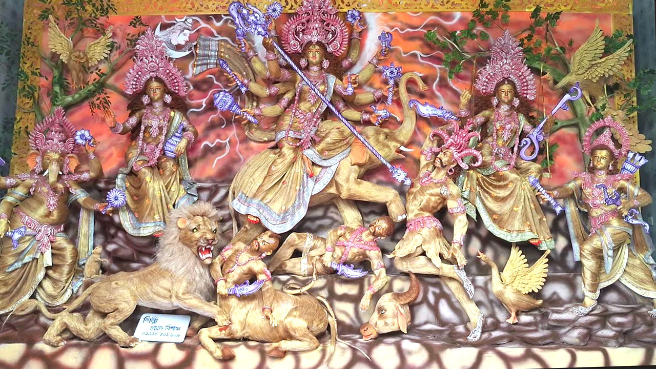 সোনালি আঁশের প্রতিমা, মুগ্ধ সবাই