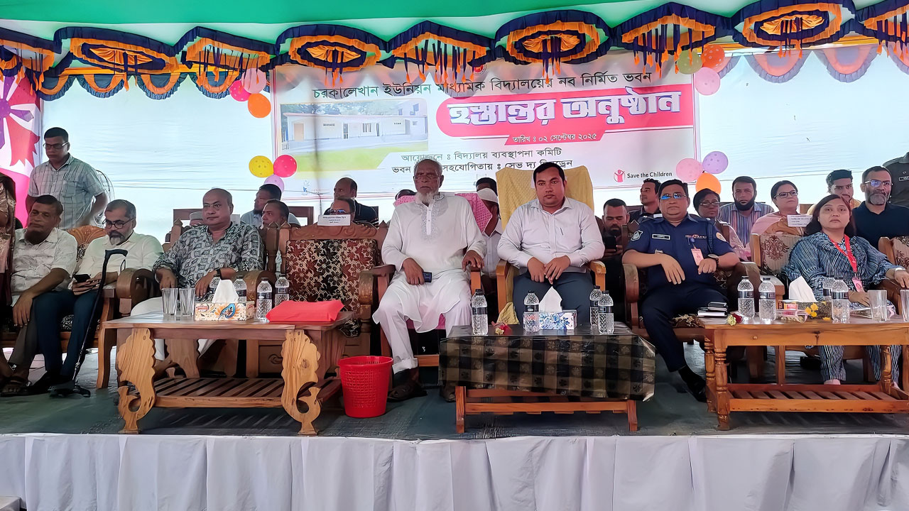 নতুন শ্রেণিকক্ষ ও নিরাপদ পানির সুবিধা পেল মুলাদীর শিশুরা