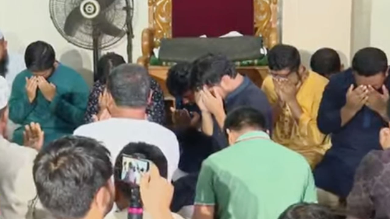 জাবিতে মোনাজাতে কাঁদলেন শিবিরের নেতাকর্মীরা