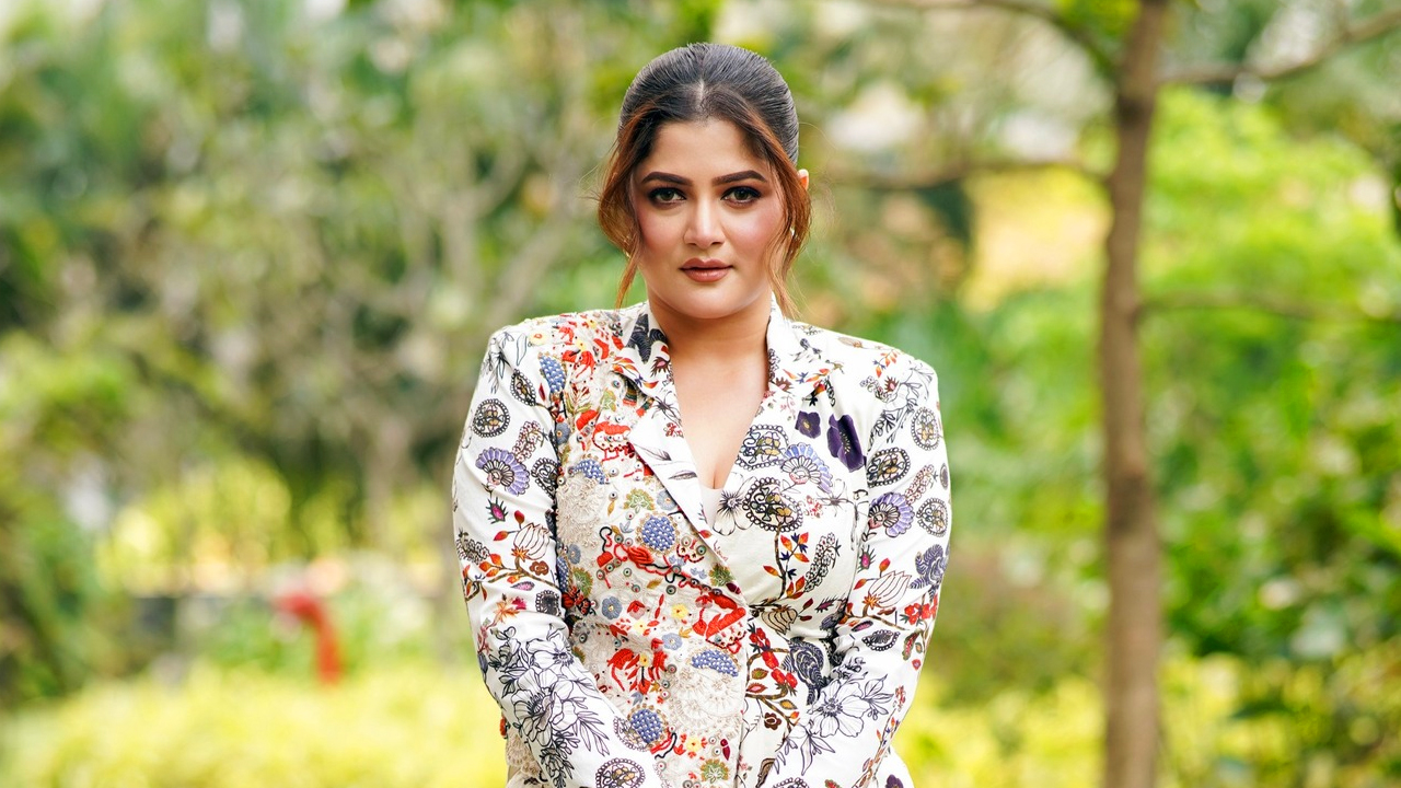 মাঝে মধ্যে একটু স্বার্থপর হওয়া উচিত : শ্রাবন্তী