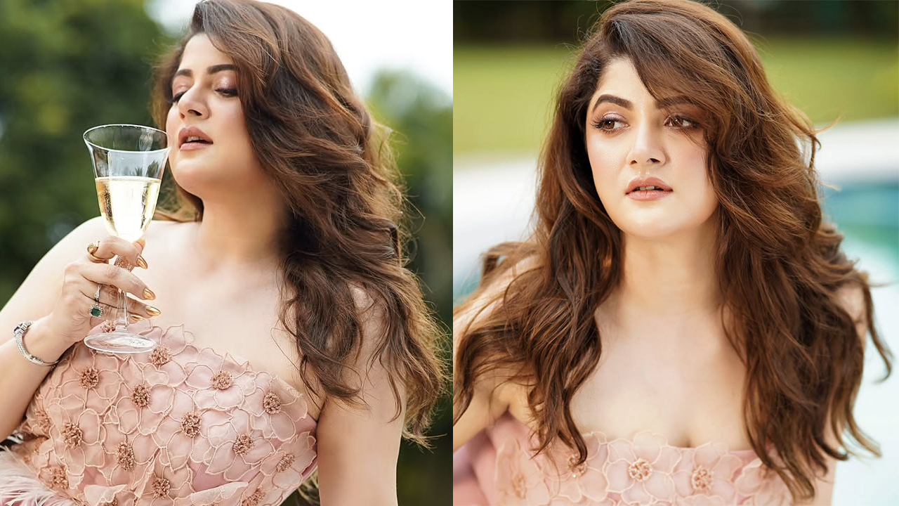 বোল্ড লুকে শ্রাবন্তী, জানালেন সুখে থাকার রহস্য