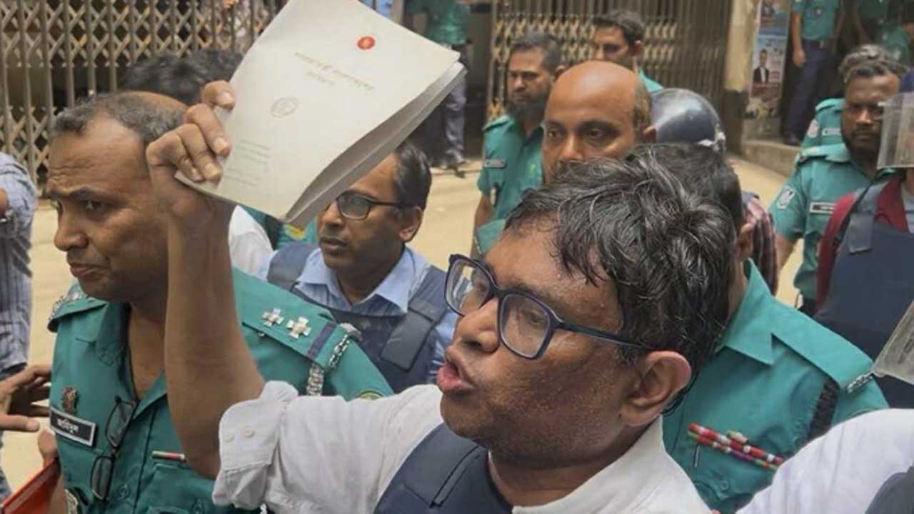 ঢাবি শিক্ষক কার্জনসহ ২ জনের জামিন নামঞ্জুর