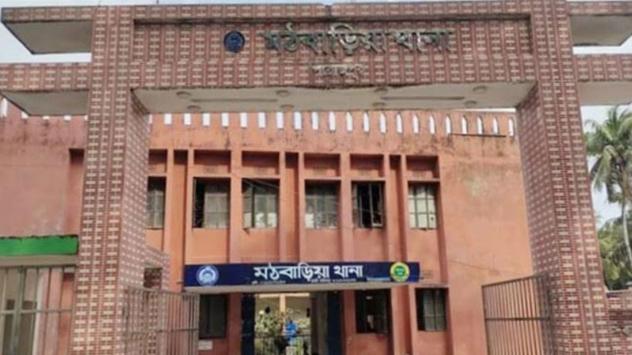 মধ্যরাতে ঘুমন্ত শ্বশুরকে ডেকে জামাই বলল, ‘আপনার মেয়ে আত্মহত্যা করেছে’