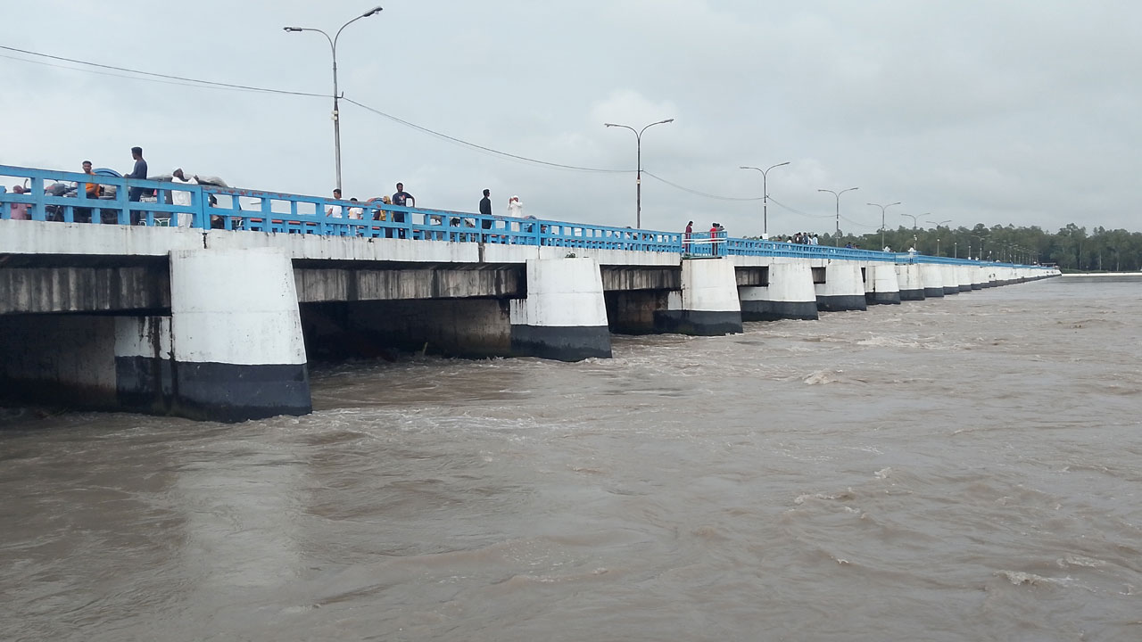 বিপৎসীমা ছুঁই ছুঁই তিস্তার পানি, আতঙ্কে নদীপাড়ের মানুষ