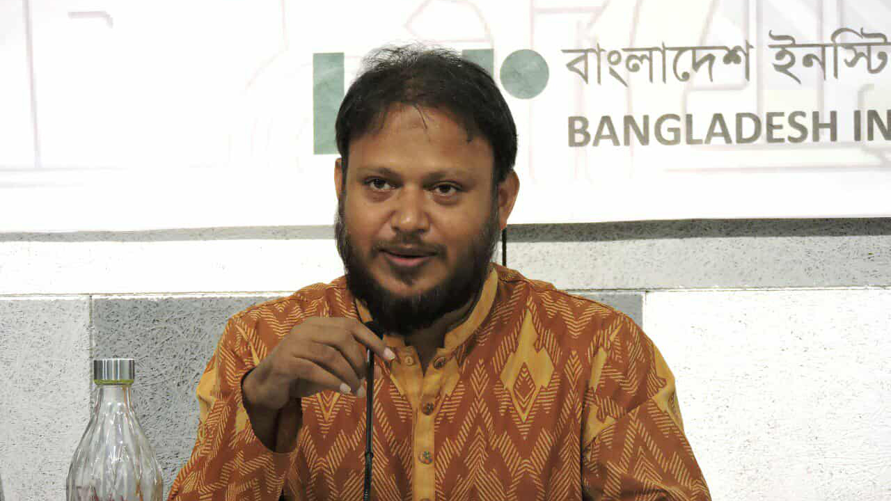 ট্রাফিক আইন ভঙ্গকারীদের বিরুদ্ধে আইনের প্রয়োগ সুনিশ্চিত করতে হবে