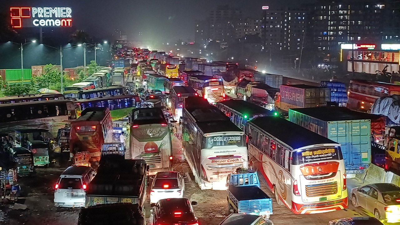 ঢাকা-চট্টগ্রাম মহাসড়কে ৫ কিলোমিটার যানজট