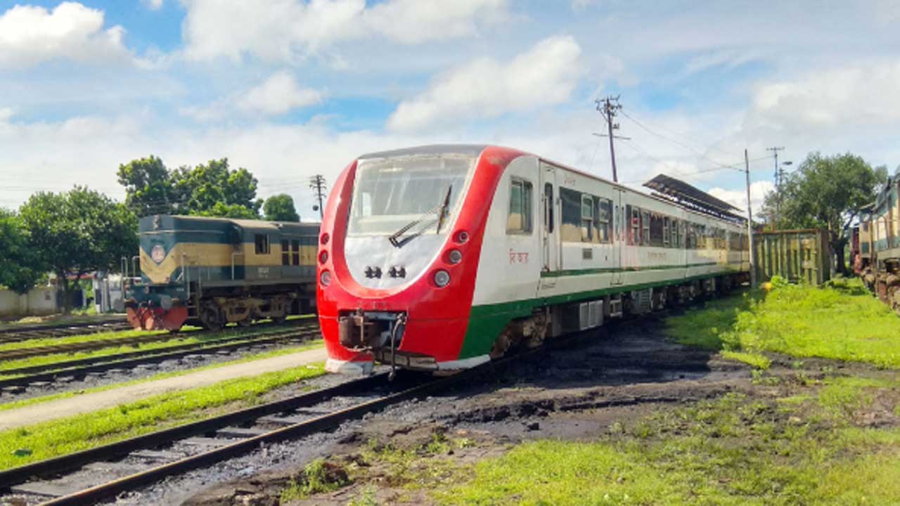 ডেমু ট্রেন ক্রয়ে ক্ষতি ৬০০ কোটি টাকা, আসামি রেলওয়ের সাবেক ডিজিসহ ৭