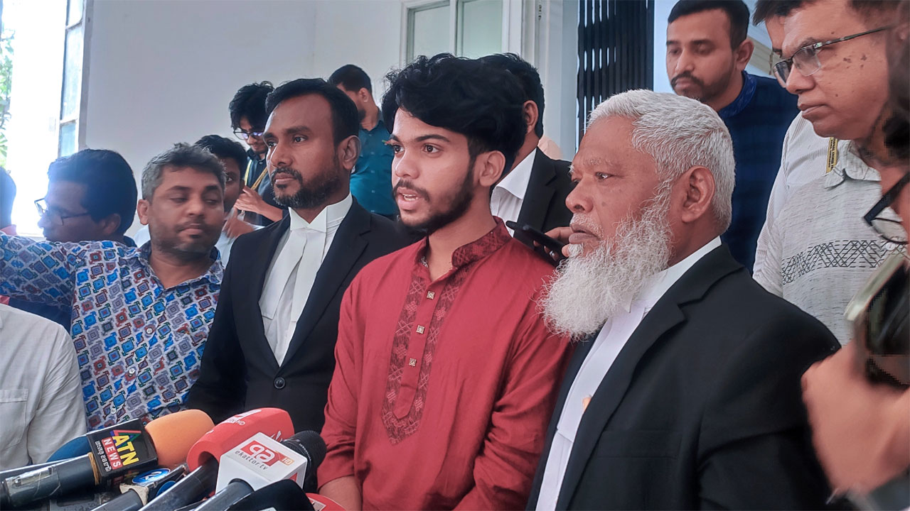 আবু সাঈদ ভাইকে বাঁচাতে গিয়ে নিজেও গুলিবিদ্ধ হই