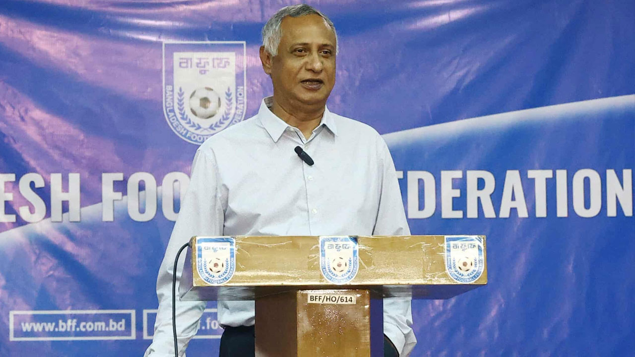 রেফারি লাঞ্ছনার ঘটনায় রাজশাহীকে শাস্তি, কঠোর অবস্থানে বাফুফে