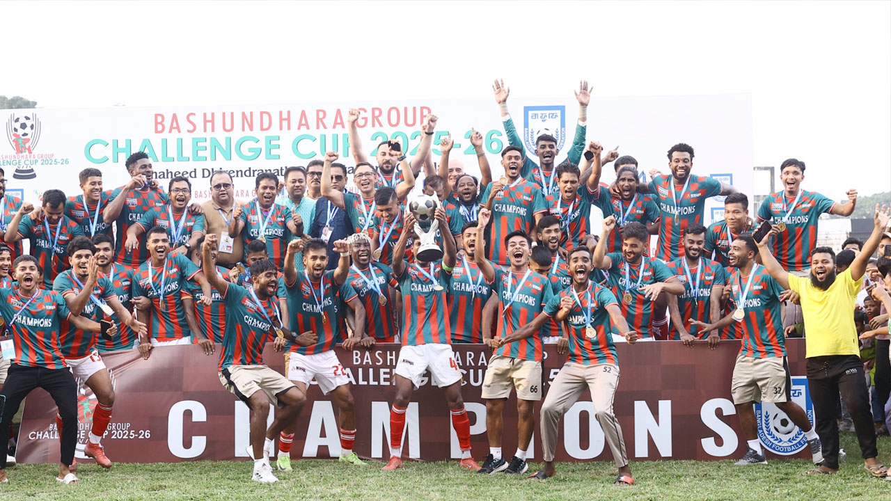 ১০ জন নিয়েও মোহামেডানকে হারিয়ে শিরোপা কিংসের