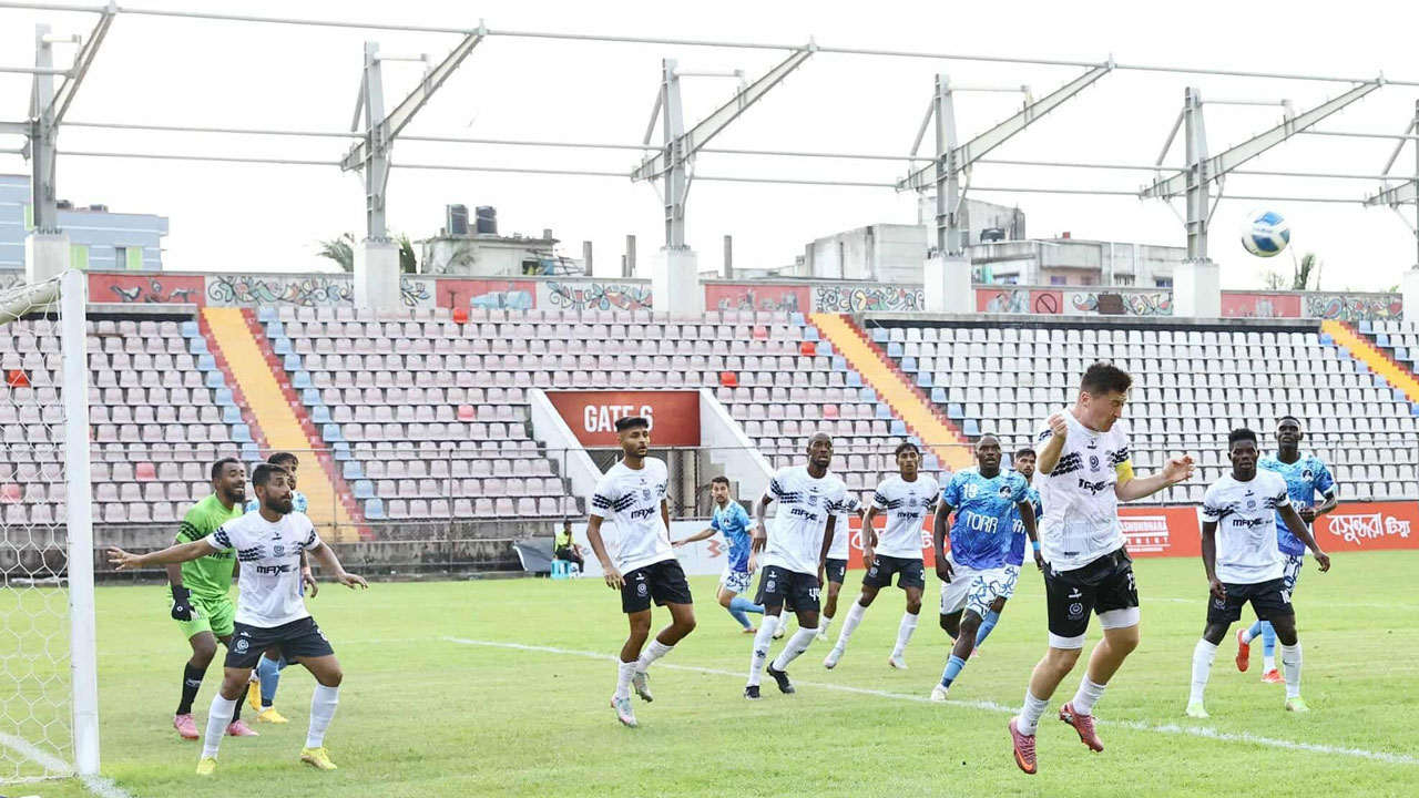 হারে শুরু চ্যাম্পিয়ন মোহামেডানের, হোঁচট খেল কিংসও