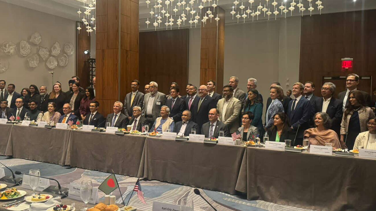 ইউএস-বাংলাদেশ বিজনেস রাউন্ড টেবিলে প্রধান উপদেষ্টা