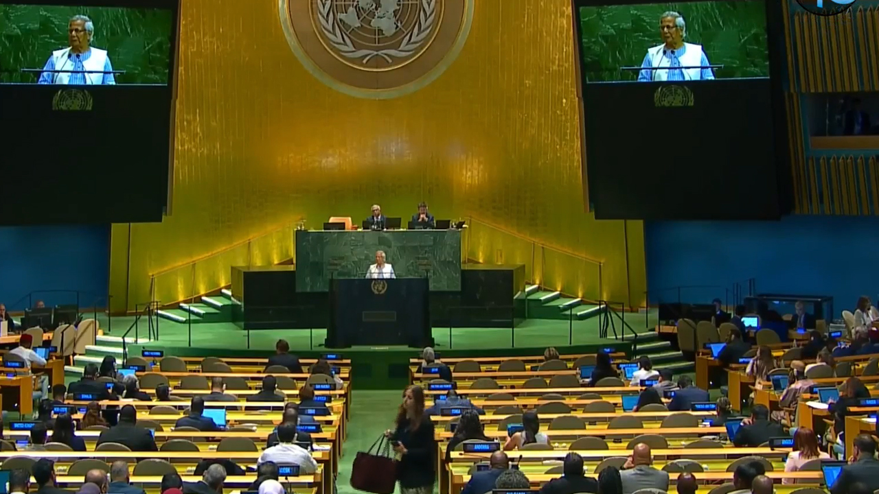 পাচার হওয়া সম্পদ পুনরুদ্ধারে শীর্ষ অগ্রাধিকারে রয়েছে : প্রধান উপদেষ্টা