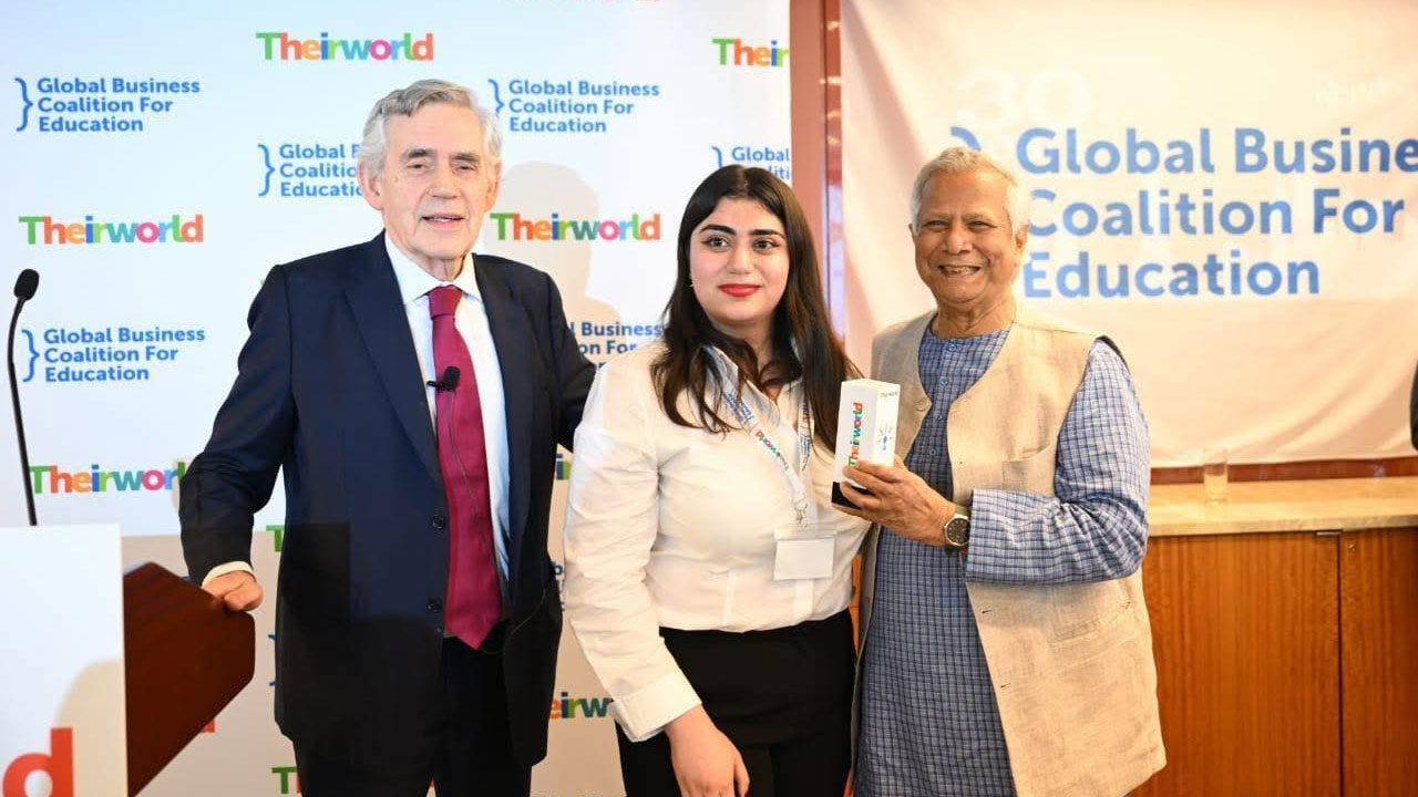 ড. ইউনূসকে ‘আনলক বিগ চেঞ্জ অ্যাওয়ার্ড’ প্রদান