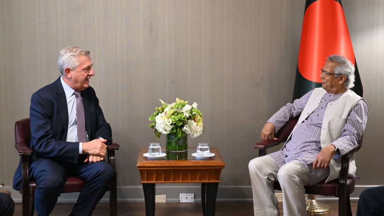 প্রধান উপদেষ্টার সঙ্গে ইউএনএইচসিআর প্রধানের রোহিঙ্গা সংকট নিয়ে আলোচনা