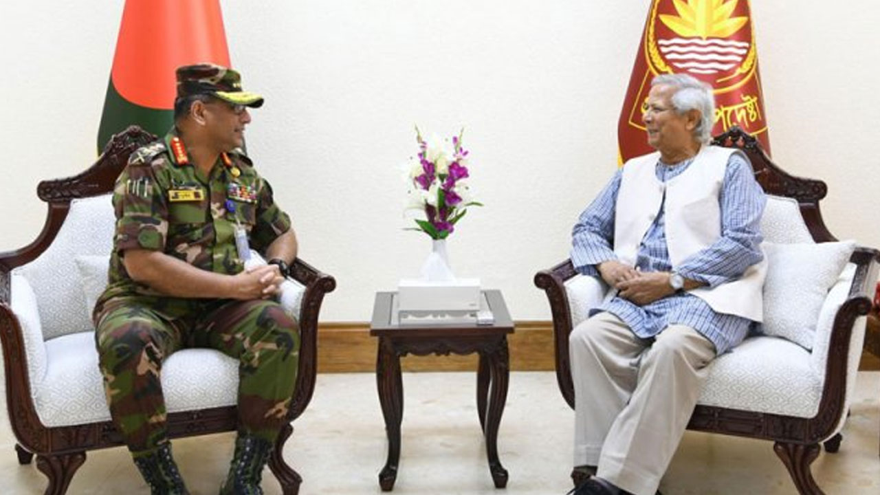অন্তর্বর্তী সরকারকে পূর্ণ সহযোগিতার আশ্বাস সেনাপ্রধানের