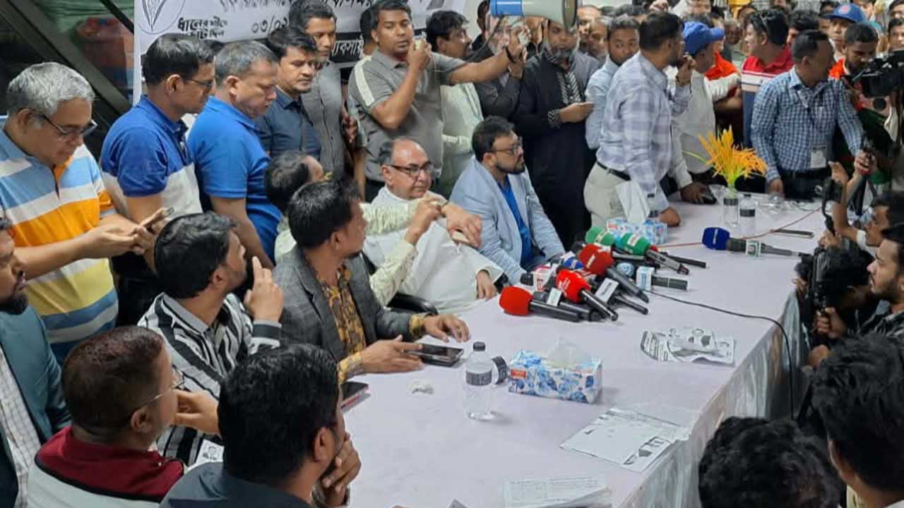 ‘অল্প পানির মাছ বেশি পানিতে গেলে যেমন করে, তাদের অবস্থা এমন হয়ে গেছে’