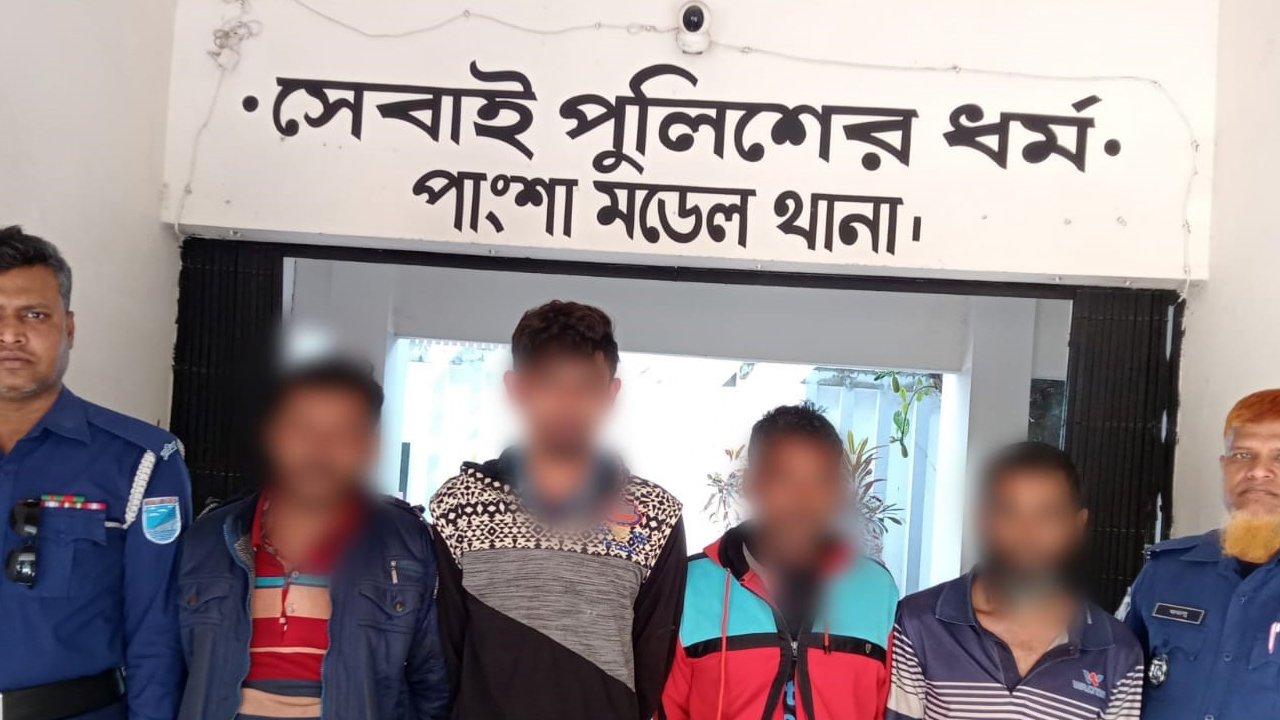 ভোটের রাতে স্বেচ্ছাসেবক দলের নেতাকে কুপিয়ে জখম, গ্রেপ্তার ৩