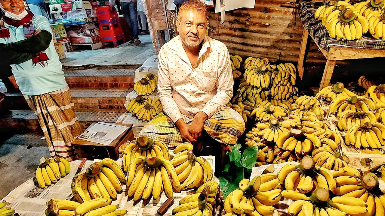 রমজান আসতেই মৌলভীবাজারে ২০ টাকার কলা ৪০ টাকা