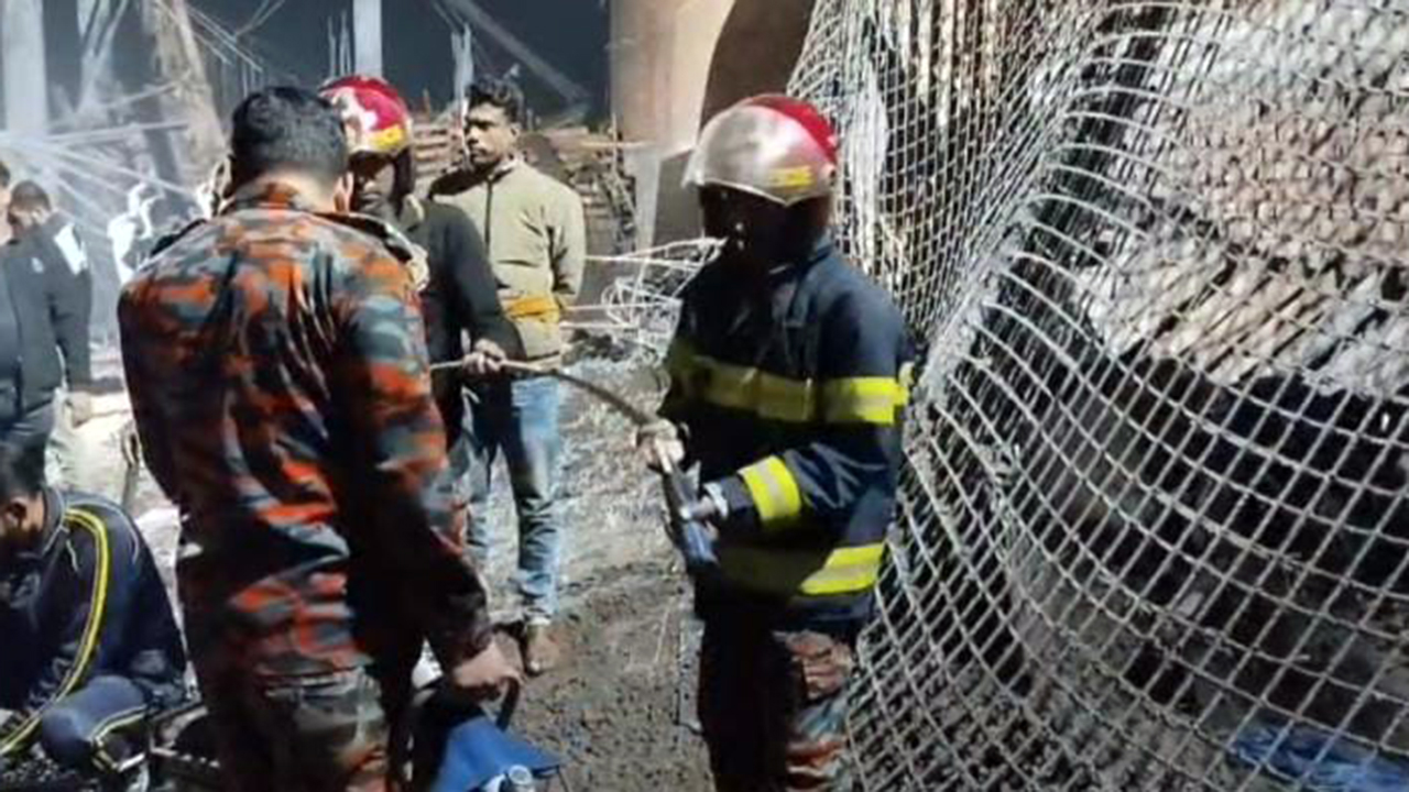 নির্মাণাধীন ভবনের ছাদ ধসে আহত ২, নিখোঁজ ১