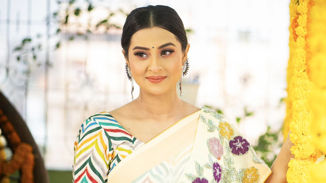 বসন্তের সাজে বুবলী