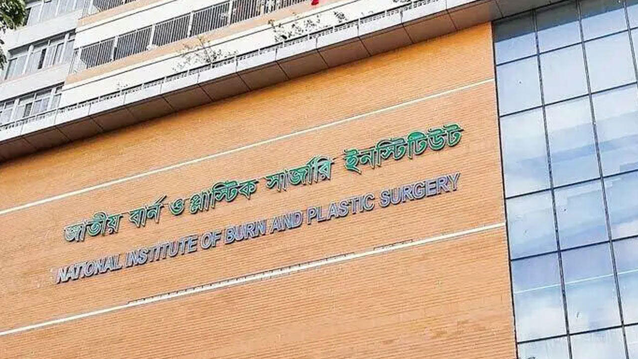 হাজারীবাগে গ্যাস লিকেজ থেকে আগুনে শিশুসহ একই পরিবারের দগ্ধ ৪