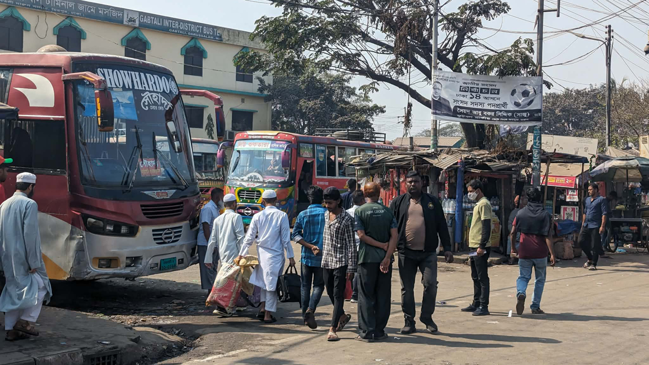 ভোট শেষে জীবিকার তাগিদে নগরে ফিরছেন মানুষজন