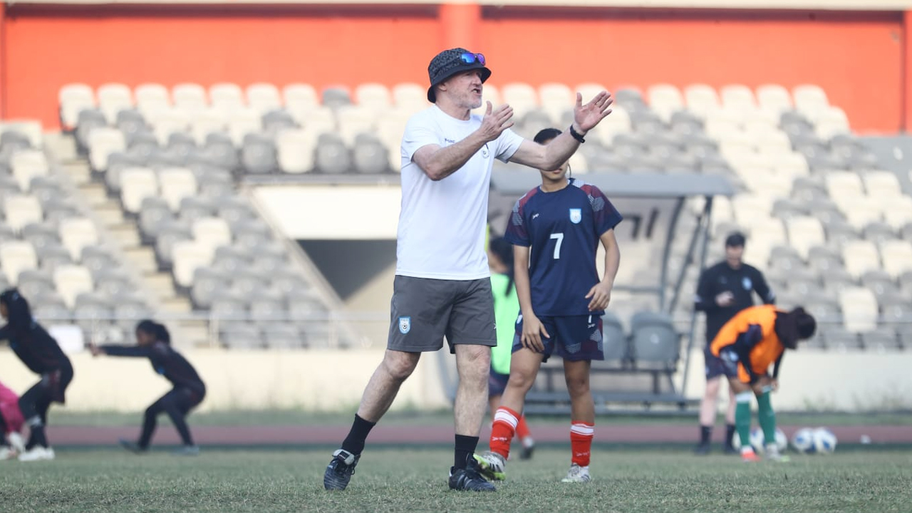 বাটলার নাকি বাফুফে, কার কথা সত্য?