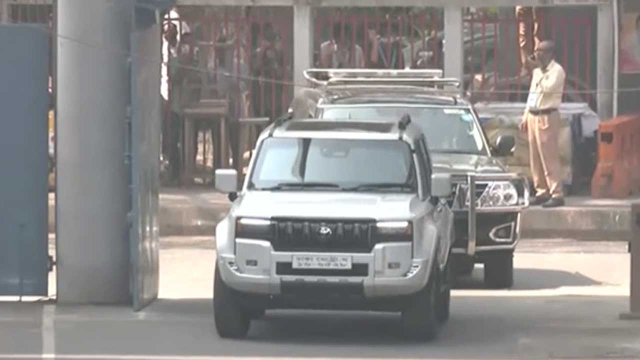 সচিবালয়ে এলেন নতুন প্রধানমন্ত্রী তারেক রহমান