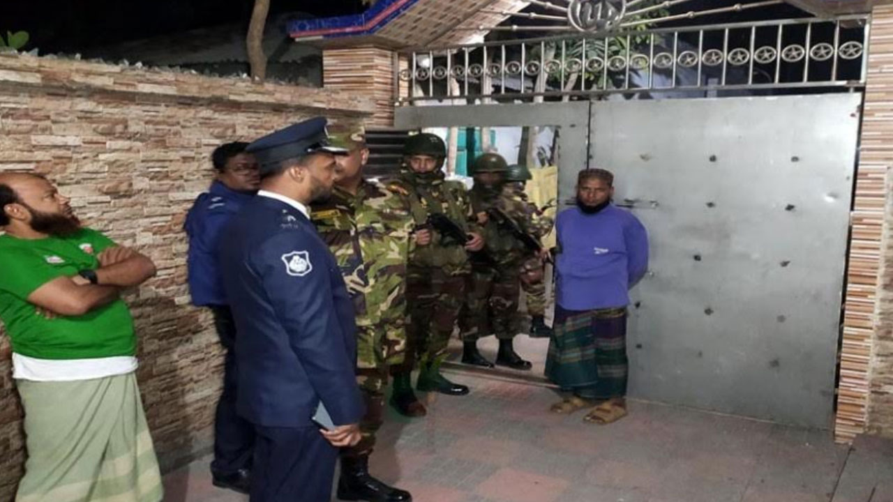 চাঁদা না দেওয়ায় জুটমিল মালিকের বাড়িতে ককটেল বিস্ফোরণ