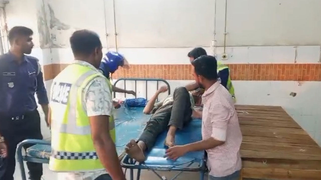 তুচ্ছ ঘটনায় কুপিয়ে জখম, বাঁচানো গেল না চুয়াডাঙ্গার সাজুকে