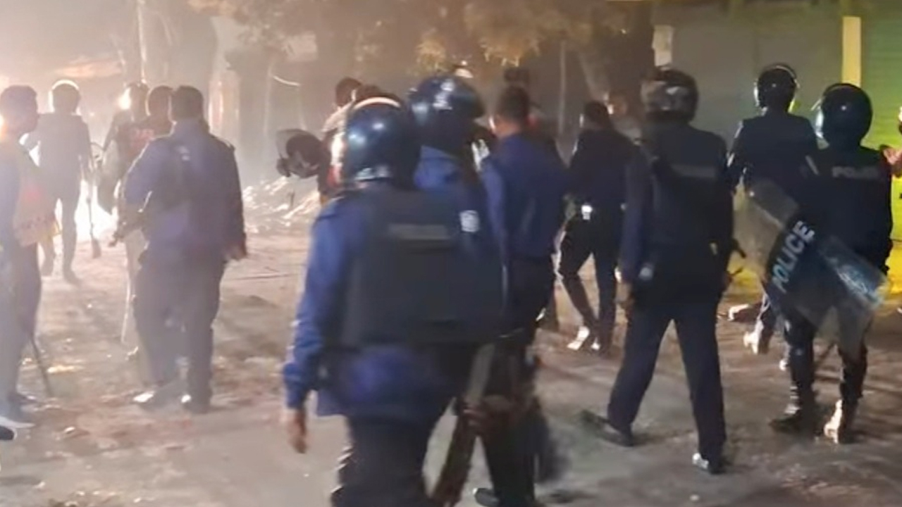 ভিজিএফ কার্ড বণ্টন নিয়ে বিএনপির দুই গ্রুপের সংঘর্ষ, আহত ১৫