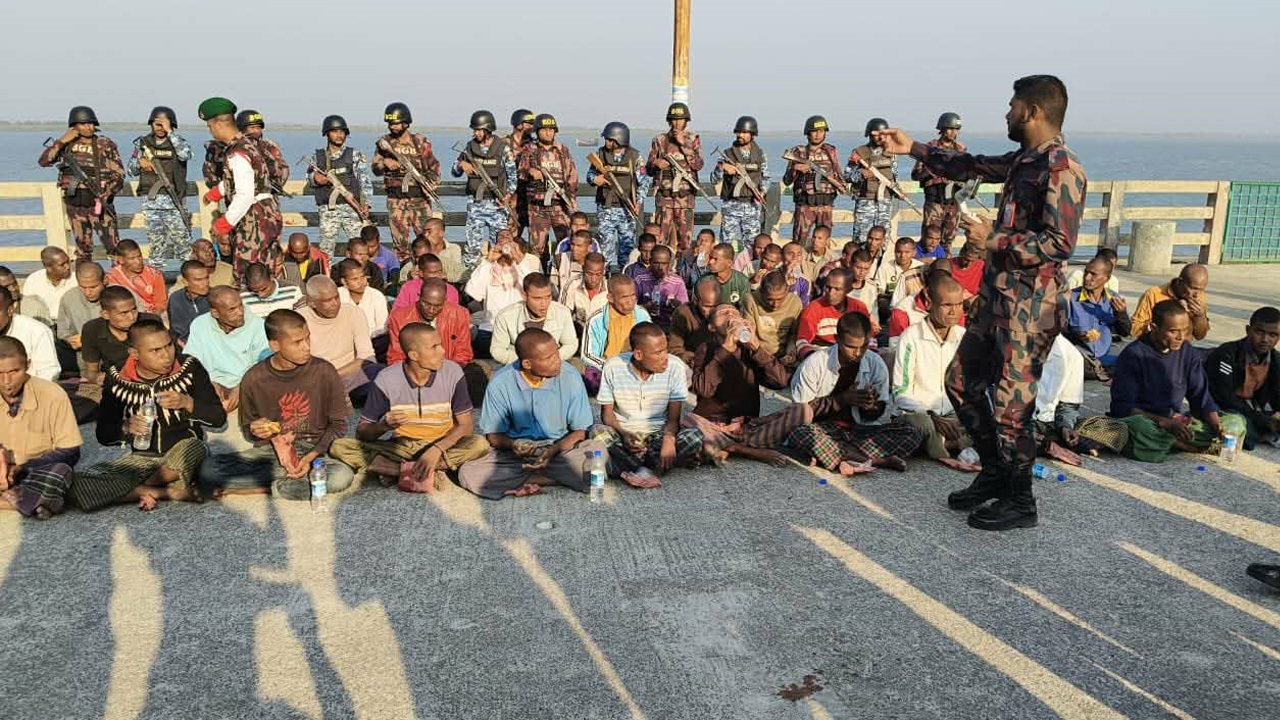 মিয়ানমারে আটক ৭৩ জেলেকে ফেরত আনলো বিজিবি