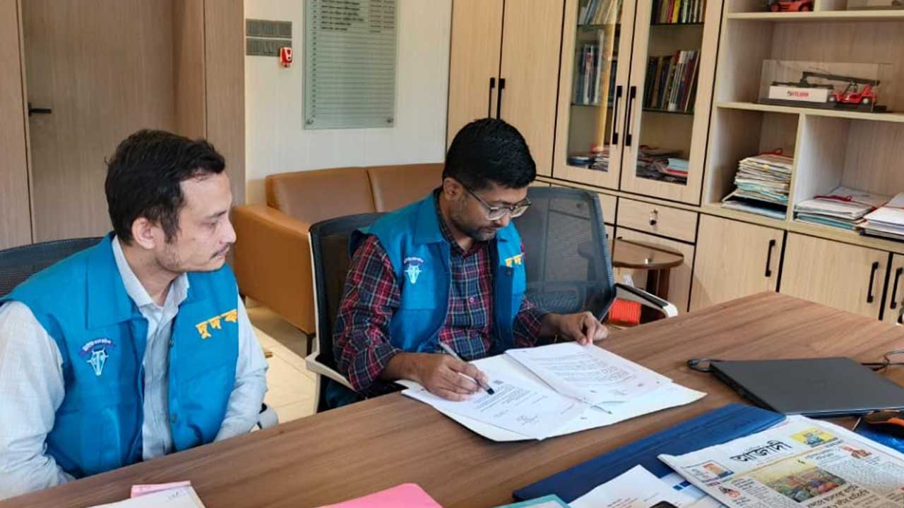 সাগরে ভাসমান গুদাম বানিয়ে রোজার পণ্যের কৃত্রিম সংকট তৈরি, দুদকের অভিযান