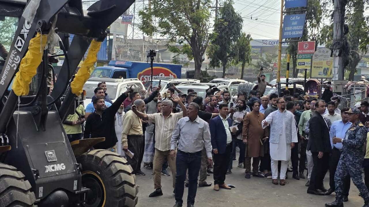 চট্টগ্রামকে বিলবোর্ডমুক্ত করার ঘোষণা মেয়রের