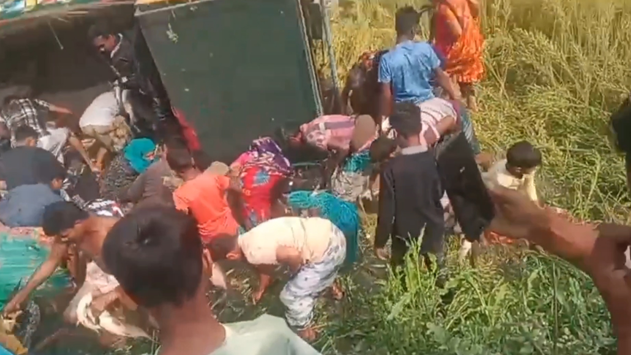 সিরাজগঞ্জে মাছ বোঝাই নছিমন চাপায় শিশুর মৃত্যু