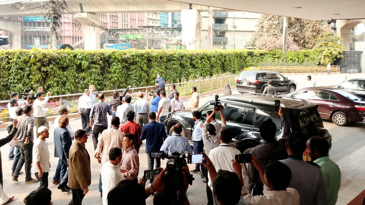 ‘মব’ ঘটনায় জড়িত কর্মকর্তাদের বিরুদ্ধে ব্যবস্থা নেবে কেন্দ্রীয় ব্যাংক