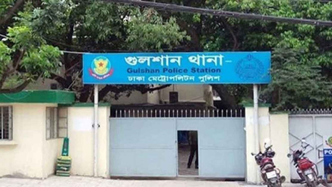 প্রধানমন্ত্রীর বাসভবনের সামনে থেকে ৬ জনকে থানায় আনল পুলিশ