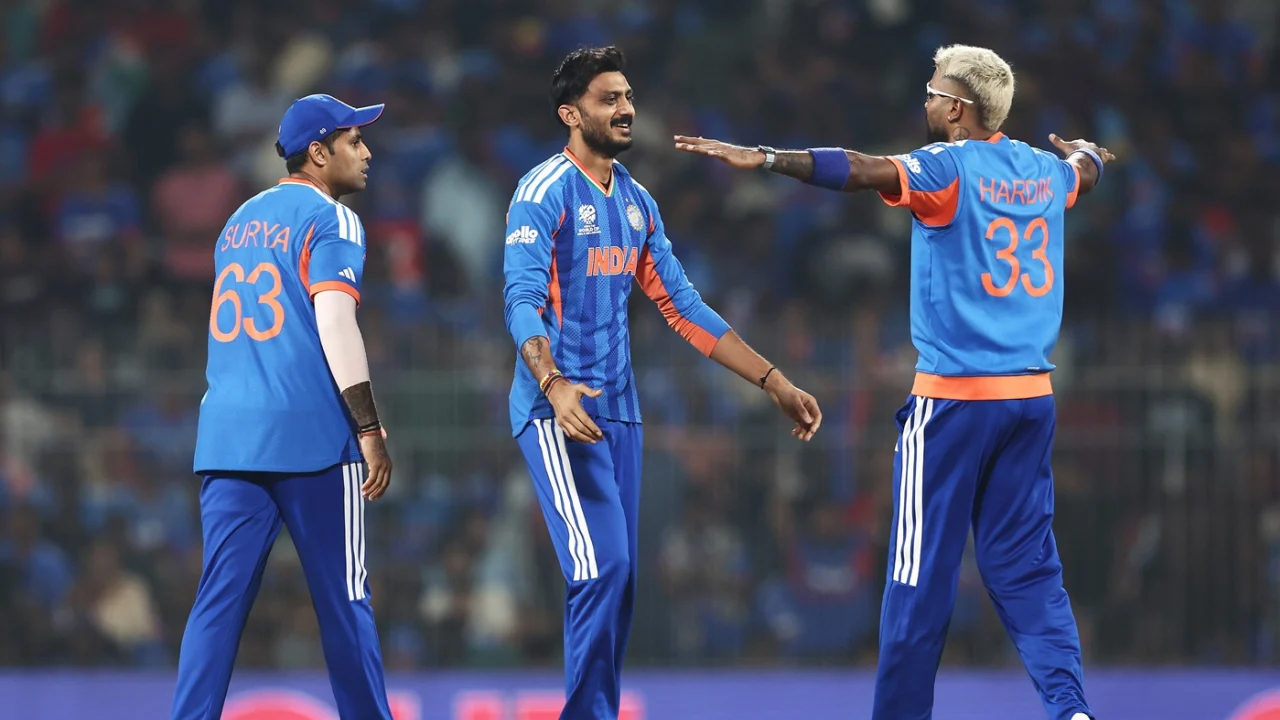 জিম্বাবুয়েকে বিদায় করে সেমির স্বপ্ন জিইয়ে রাখল ভারত