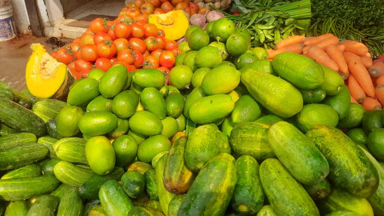 দাম কমেছে লেবু-শসার, বেগুন এখনো চড়া