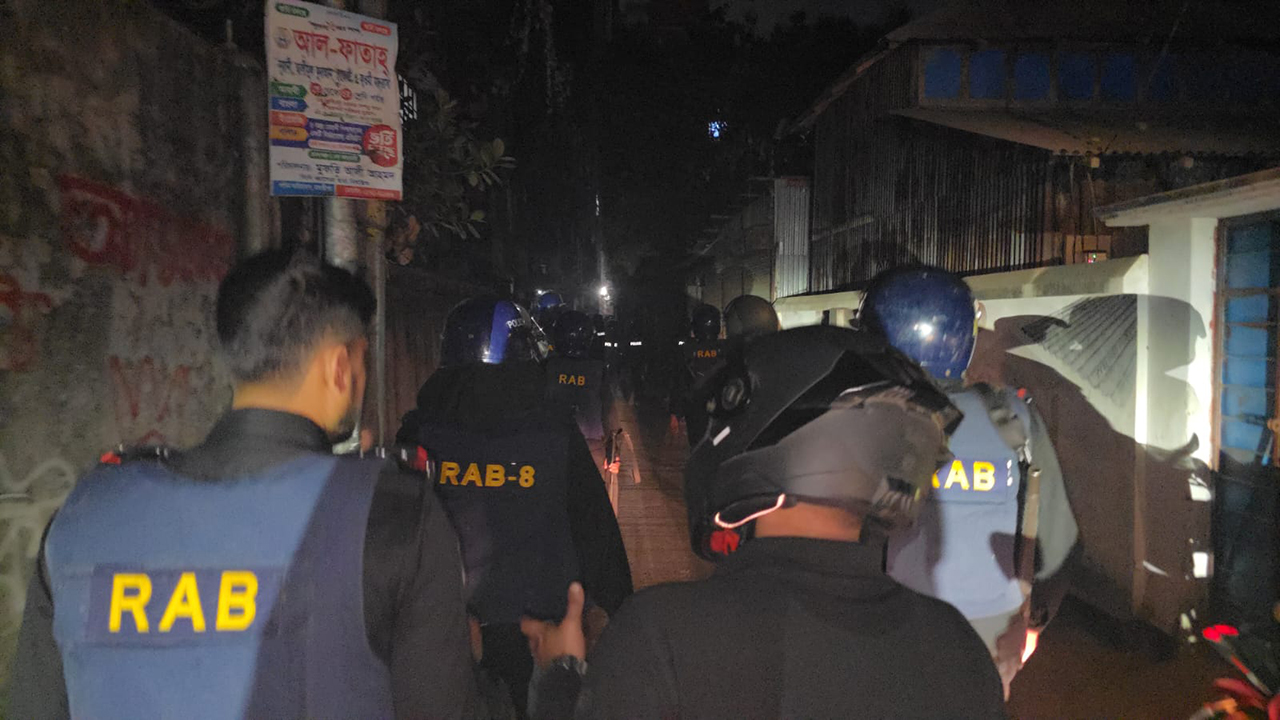 মাদারীপুরে দুই গ্রুপের সংঘর্ষ-ভাংচুর, আহত ৪