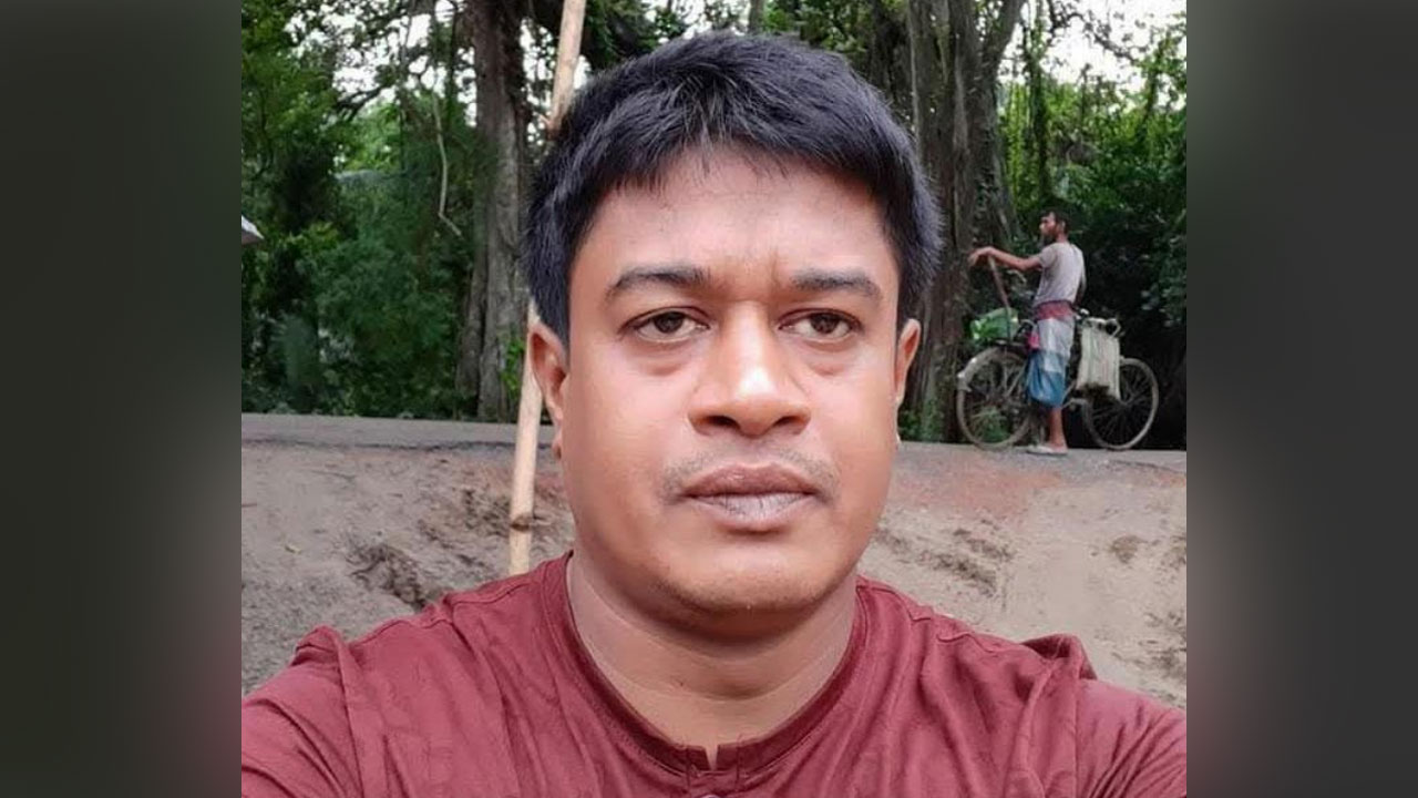 স্ত্রীকে দেখতে এসে সাবেক ছাত্রলীগ নেতা হামলার শিকার, বাড়িতে অগ্নিসংযোগ