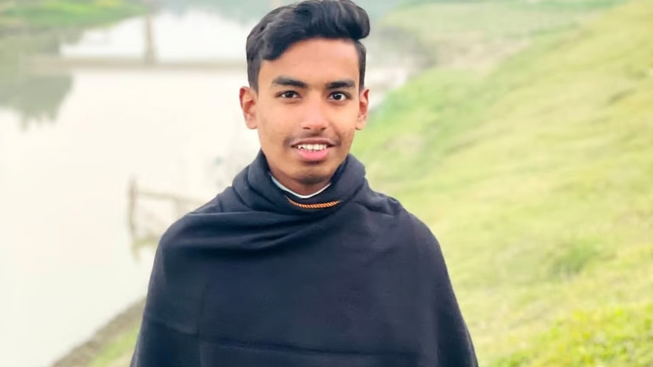 ‘ভারতে হেনস্তার শিকার’ হয়ে দেশে ফিরলেন সমন্বয়ক মাহদী