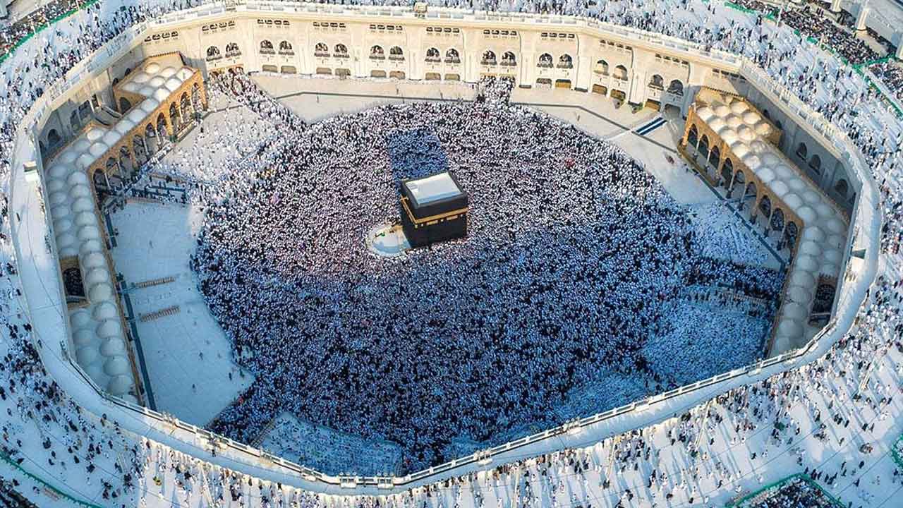 ছবিতে মসজিদুল হারামে তারাবির মুসল্লিদের ঢল