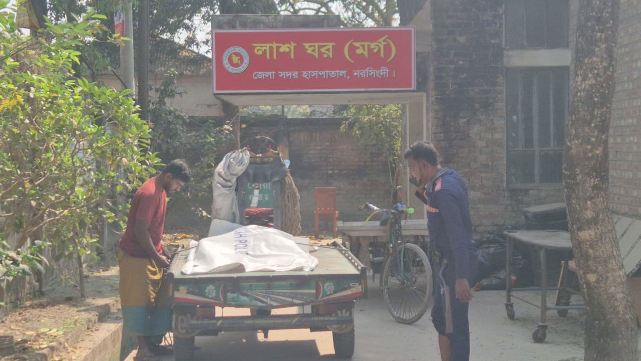 বাবার কাছ থেকে তুলে নিয়ে কিশোরীকে হত্যা